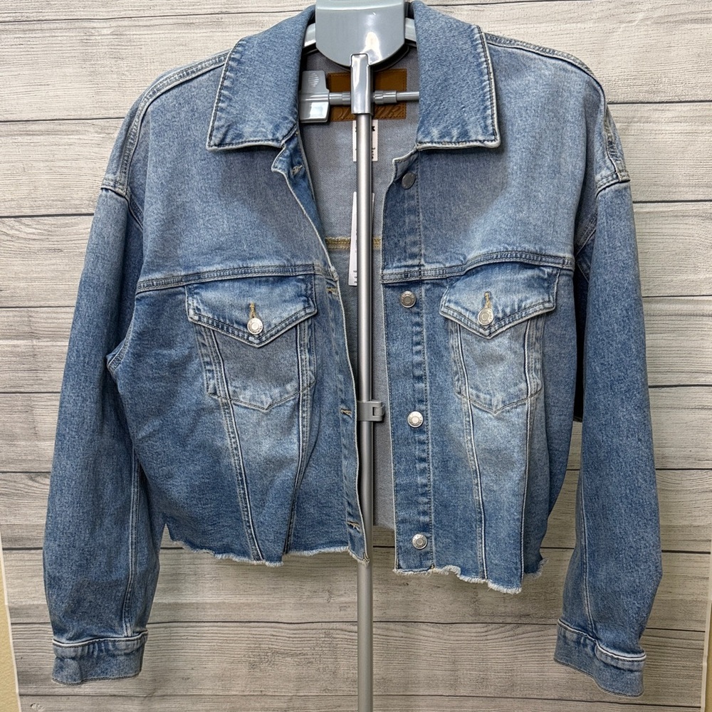 Victoria’s Secret PINK Frayed Denim Cutoff Trucker Jacket, size XL.  NWT